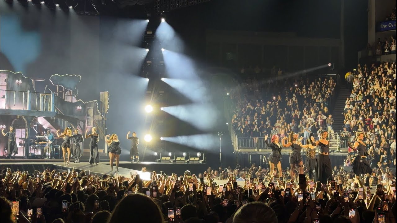 Ariana Grande Eternal Sunshine Tour London Closing Night